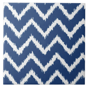 Ikat Chevrons - marinblått och vitt Kakelplatta