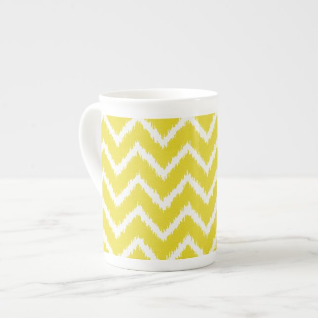 Ikat Chevrons - Mustard gult och white Benporslin Mugg (Framsida vänster)