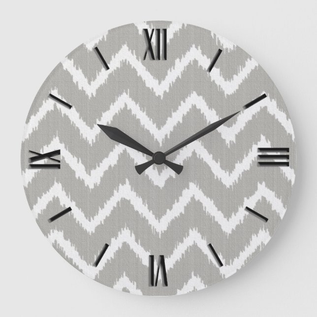 Ikat Chevrons - Silver grått och vitt Stor Klocka (Framsida)