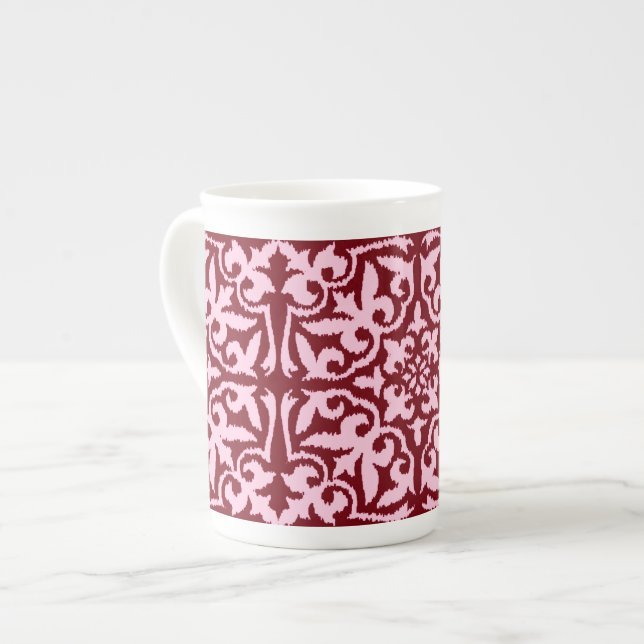 Ikat damask-mönster - Burgundy och Rosa Benporslin Mugg (Framsida vänster)