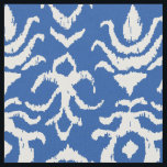 Ikat Damask Tyg<br><div class="desc">Hand plockade ikat-dammkmönster i elfenben och royal blått. | Designat av Shelby Allison.</div>