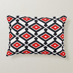 Ikat Mönster - Mörk Red, Black and White Prydnadskudde