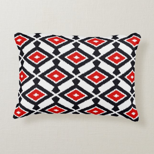 Ikat Mönster - Mörk Red, Black and White Prydnadskudde (Baksidan)