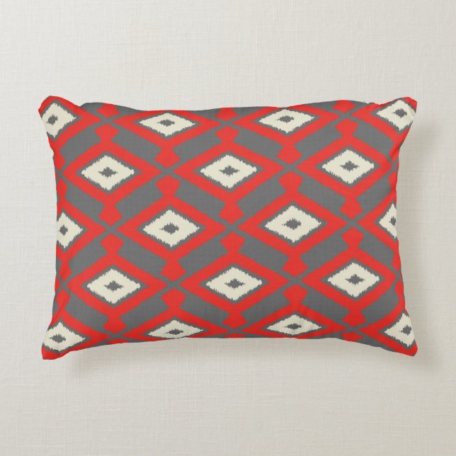 Ikat Mönster - Red, Grått och Beige Prydnadskudde (Framsidan)