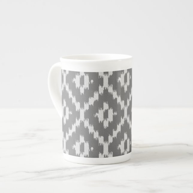 Ikat mönster - Träkol och silver grått Benporslin Mugg (Framsida vänster)