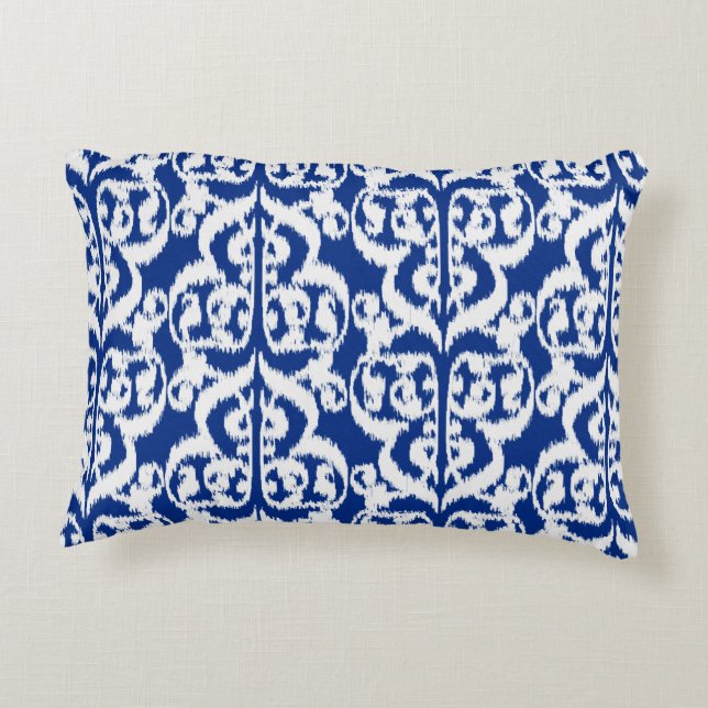 Ikat Moorish Damask - koboltblått och vitt Prydnadskudde (Baksidan)