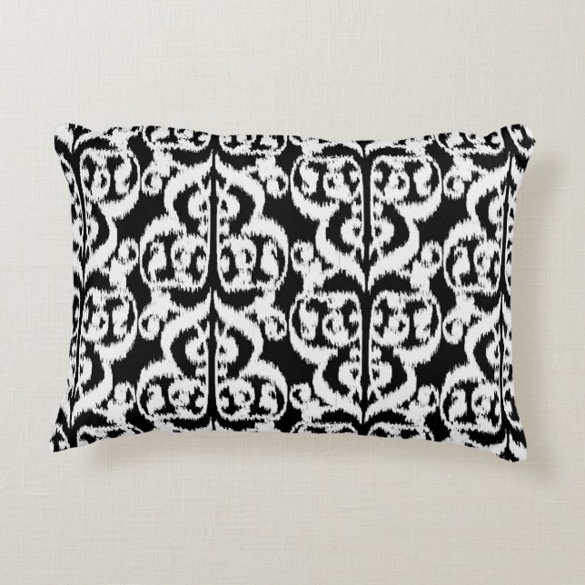 Ikat Moorish Damask - vit och svart Prydnadskudde (Baksidan)
