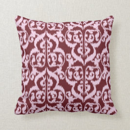 Ikat Moorishdamast - burgundy och rosor Kudde
