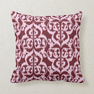 Ikat Moorishdamast - burgundy och rosor Kudde