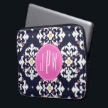 Ikat & Rosa Monogram<br><div class="desc">En gåva som kan vara personlig med ditt monogram inuti rosan i mitten. Bakgrunden är marinblått och vitt ikat mönster.</div>