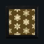 Ikat Snöflingor - Beige och Chocolate Brown Smyckeskrin<br><div class="desc">Ett känsligt,  lacy snowflake mönster på en solid bakgrund med en ikat,  ikat vävd struktur-beige snöflingor på en djup chokladbrun bakgrund</div>
