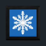 Ikat Snowflake 1 av 4 - Koboltblått och vitt Smyckeskrin<br><div class="desc">Ett känsligt,  lacy snowflake mönster,  nr 1 av serie 4,  på fast bakgrund med en strimmig,  Ikat woven struktur - vit snowflake på en djup koboltblå mark</div>