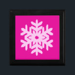 Ikat Snowflake - Fuchsia och isens rosa Smyckeskrin<br><div class="desc">Ett känsligt,  lacy snowflake mönster på en fast bakgrund med en strimmig,  Ikat woven struktur - light ice rosa/peppermint rosa snowflake på ett djupt fuchsiskt rosa</div>