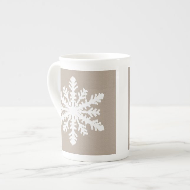 Ikat Snowflake - Taupesolbränna och vit Benporslin Mugg (Framsida vänster)