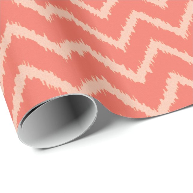 Ikat sparremönster - korallorange och persika presentpapper (Rullad Hörn)