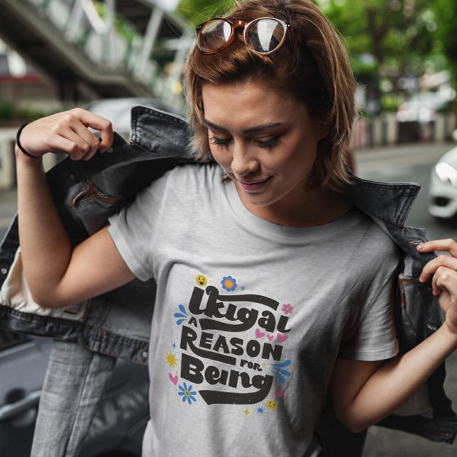 Ikigai Lettering och Flowers T Shirt (Skapare uppladdad)