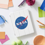 Ikonisk NASA-äpple 9,5-tums iPad Smart Cover iPad Skydd<br><div class="desc">VIKTIGT MEDDELANDE: NASA Insignia och identifierare som tillhandahålls och används med tillstånd från NASA.</div>