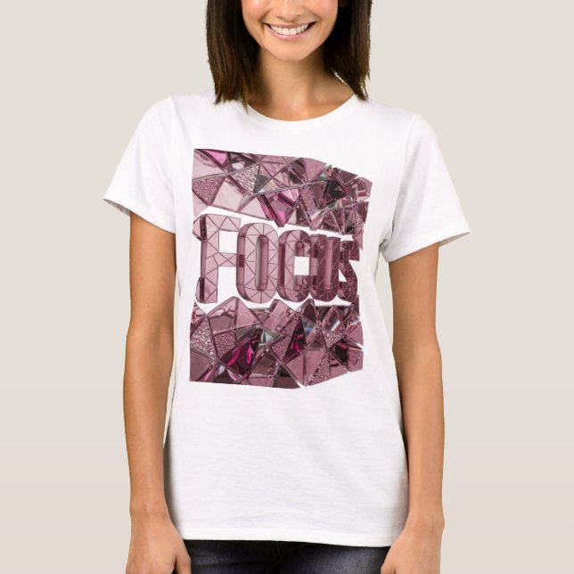 Ikonisk Rosa FOCUS Statement Design T Shirt (Framsida)