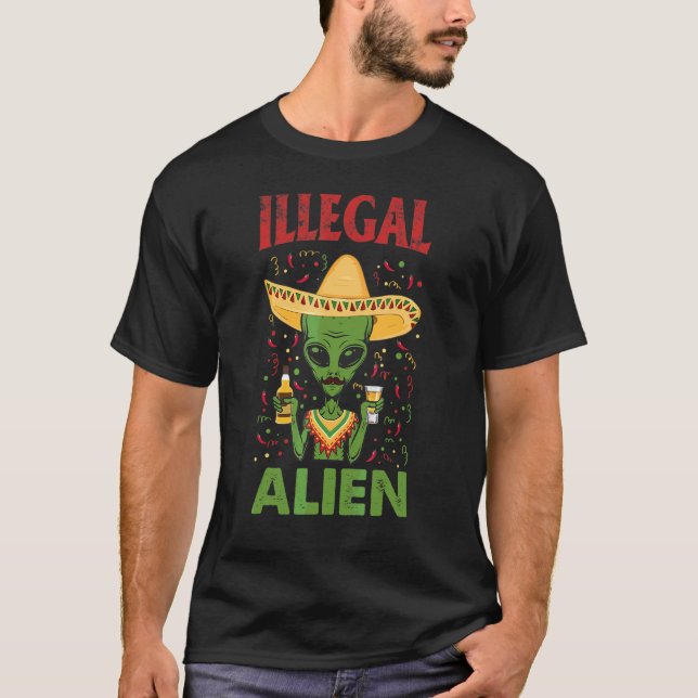 Illegal Alien Drinking Cinco De Mayo Fiesta Bachel T Shirt (Framsida)