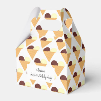 illusima chokladglass i en kon Sweet 16 Presentaskar