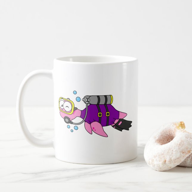 Illustration av en Loch Ness Monster Scuba Diver. Kaffemugg (Med munk)