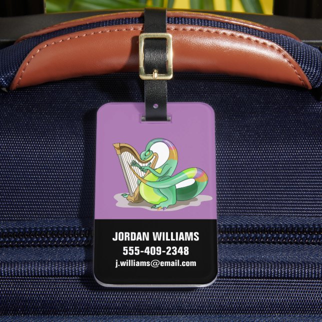 Illustration av en Plateosaurus som spelar Harp. Bagagebricka (Framsida Insitu 2)