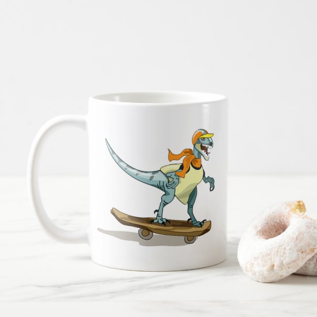 Illustration av en Raptor Skateboarding. Kaffemugg (Med munk)