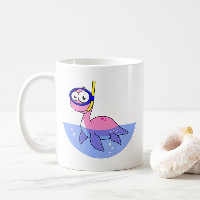 Illustration av en Snorkeling Loch Ness Monster. Kaffemugg (Med munk)