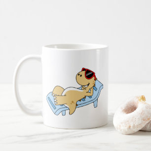 Illustration av en solbadande Tyrannosaurus Rex. Kaffemugg