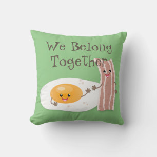 illustration av kawaiiägg och tecknad av bacon kudde