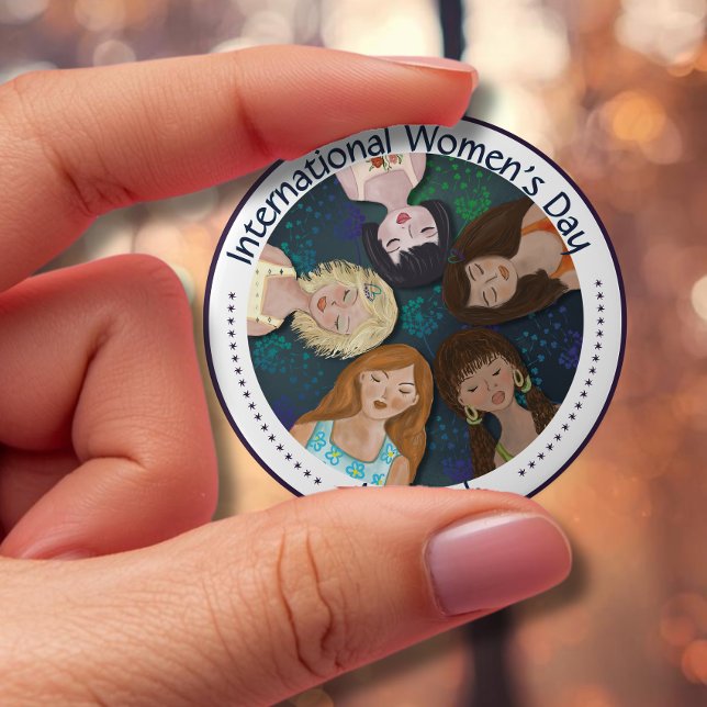 Illustration av kvinnor som firar mångfald IWD Knapp (Illustration of Women Celebrating diversity IWD Button)