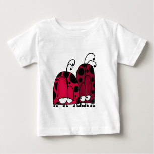 Illustration av oönskad Kärlek Ladybug T Shirt