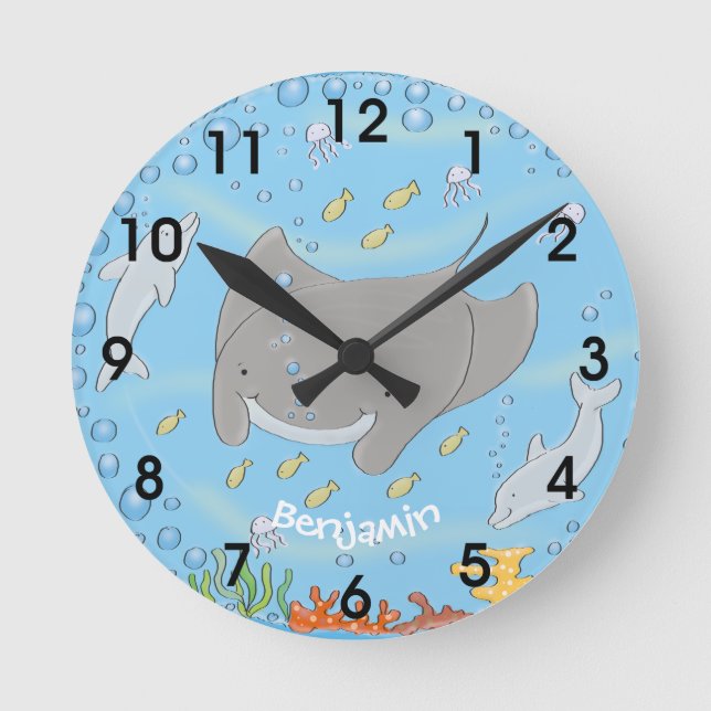 illustration av tecknaden Cute manta ray och bubbl Rund Klocka (Framsida)