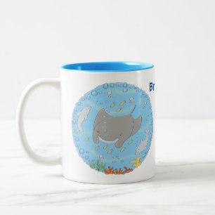 illustration av tecknaden Cute manta ray och bubbl Två-Tonad Mugg