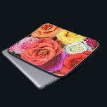 Illustrationsdesign för multifärgad Ro Laptop Sleeve<br><div class="desc">Elegant multifärgad ro illustration design för laptop sleeve. Röd rosa lila gult och vit färg ro. Finns på andra produkter och kan begäras för någon av de produkter som erbjuds på Zazzle.</div>