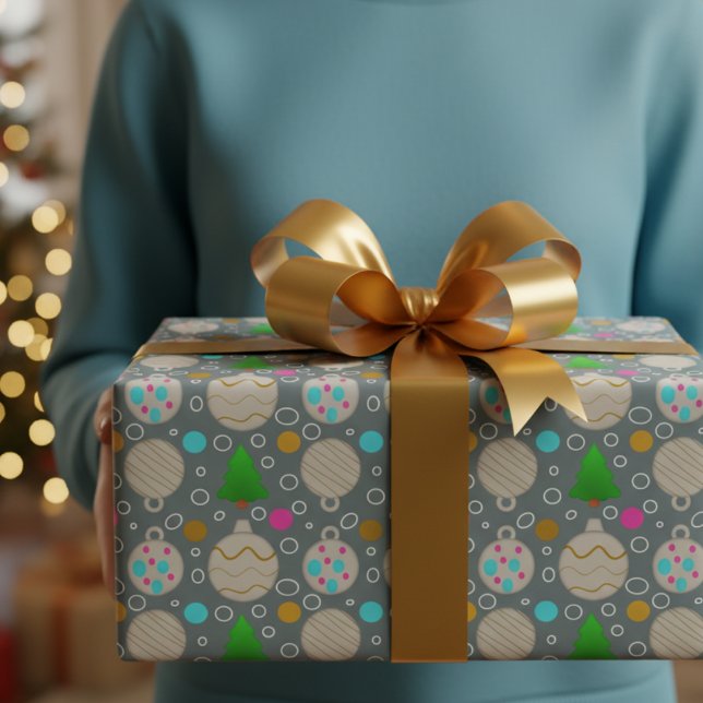 Illustrerade julgranar & söta dekorationer presentpapper (Add a scandi inspired look to your Christmas season with this nontraditional wrapping paper)