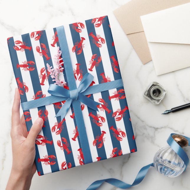 Illustrerade röda humrar på mörkblå ränder presentpapper (Gifting)