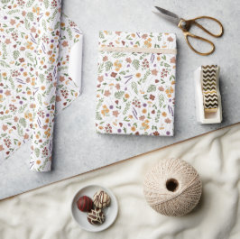 Illustrerat presentpapper med vilda blommor