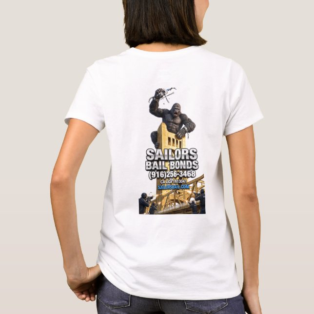 Ilsken kung gorilla på Tower Bridge T Shirt (Baksida)