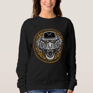 Ilsken Tiger som bär en Snapback T Shirt
