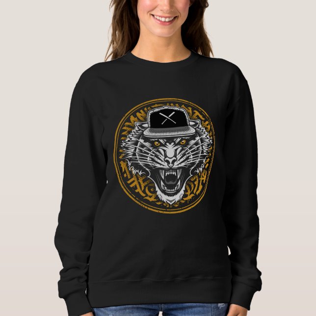 Ilsken Tiger som bär en Snapback T Shirt (Framsida)