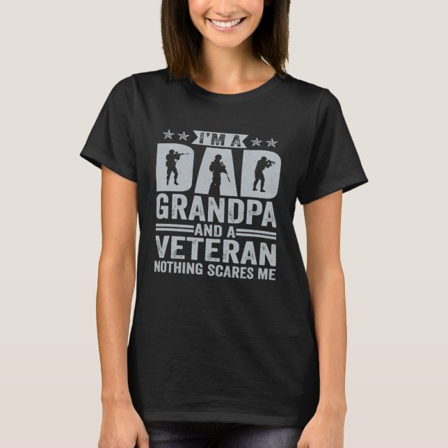 I'M A Dad Grandpa And A Veteran Nothing Scares Me  T Shirt (Framsida)