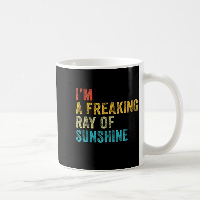 I'm A Freaking Ray Of Sunshine Funny Sarcastic Vin Kaffemugg (Höger)