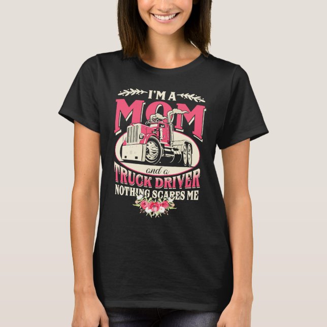 I'm A Mom & A Truck Driver Nothing Scare Me Trucke T Shirt (Framsida)