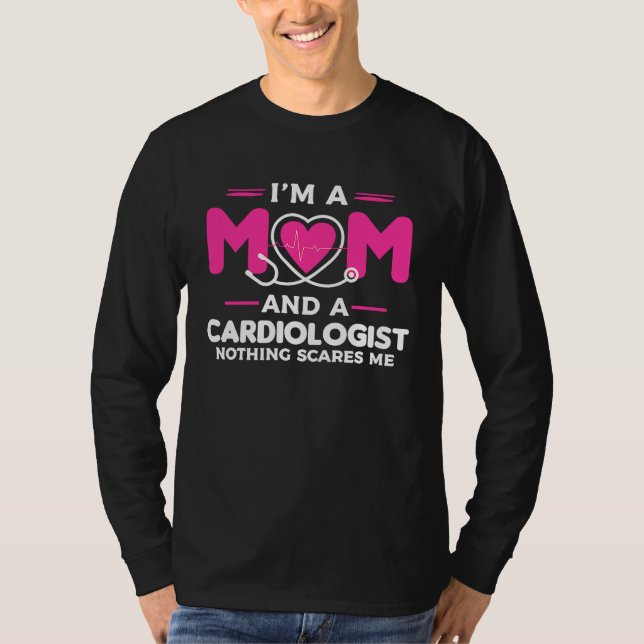 I'm A Mom And A Cardiologist Nothing Scares Me Car T Shirt (Framsida)