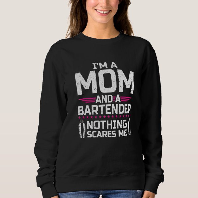 I'm A Mom & Bartender Nothing Scares Me  Bartender T Shirt (Framsida)