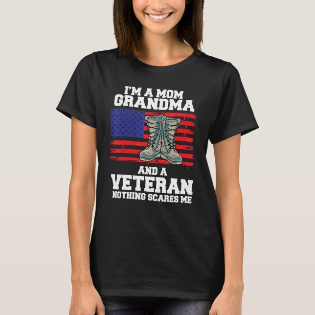 Im A Mom Grandma And A Veteran Nothing Scares Me T Shirt (Framsida)