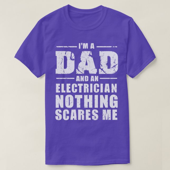 Im A Pappa och en elektriker skrämmer inget 1 T Shirt (Design framsida)