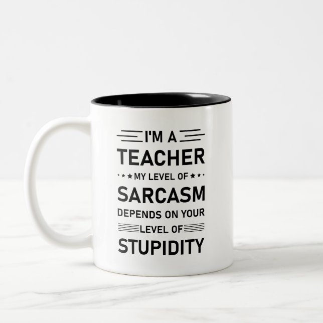 I'm a teacher my level of sarcasm depends Två-Tonad mugg (Vänster)