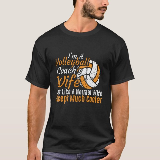 I'm A Volleyball Coach's Wife Volleyball Mother's  T Shirt (Framsida)